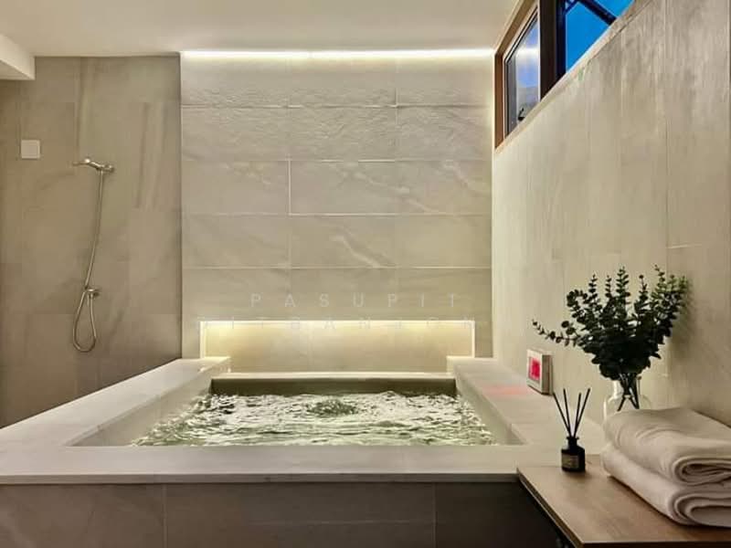 4-BR Townhouse, Bangkok, Khlong Tan Nua, Watthana, Bangkok, 4 Bedrooms, 210 sqm, Townhouse For Rent, by Pasupit Ditbanjong, 500299915 - DDproperty.com
