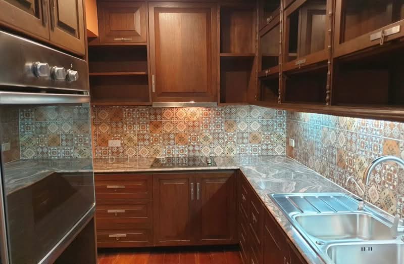 3-BR House, Bangkok, Thung Maha Mek, Sathon, Bangkok, 3 Bedrooms, 200 sqm, Single Detached House For Rent, by Pasupit Ditbanjong, 500299925 - DDproperty.com