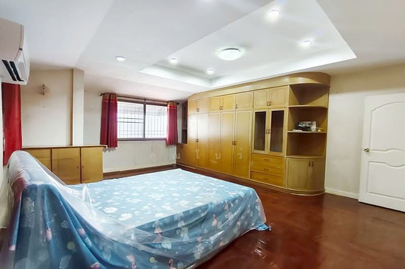 ขายบ้านเดี่ยว 2 ชั้น 98 ตร.ว. ลาดพร้าว 64 - รัชดาภิเษก - สุทธิสาร ใกล้รถไฟฟ้าสายสีเหลือง, Bangkok, Wang Thonglang, Bangkok, 4 Bedrooms, 420 sqm, Single Detached House For Sale, by คุณโบว์, 500299934 - DDproperty.com