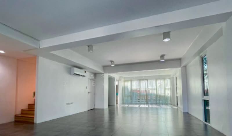 undefined, Bangkok, Bang Chak, Phra Khanong, Bangkok, Studio, 300 sqm, Townhouse For Rent, by Pasupit Ditbanjong, 500299950 - DDproperty.com