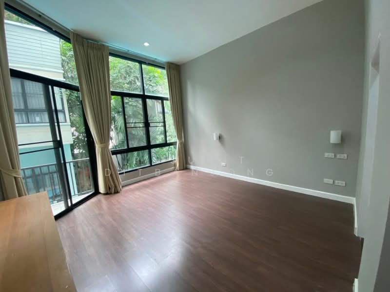 Veranda Ville, Bangkok, Soi Sukhumvit 38, Phra Kanong, Khlong Toei, Bangkok, 3 Bedrooms, 350 sqm, Single Detached House For Rent, by Pasupit Ditbanjong, 500299995 - DDproperty.com