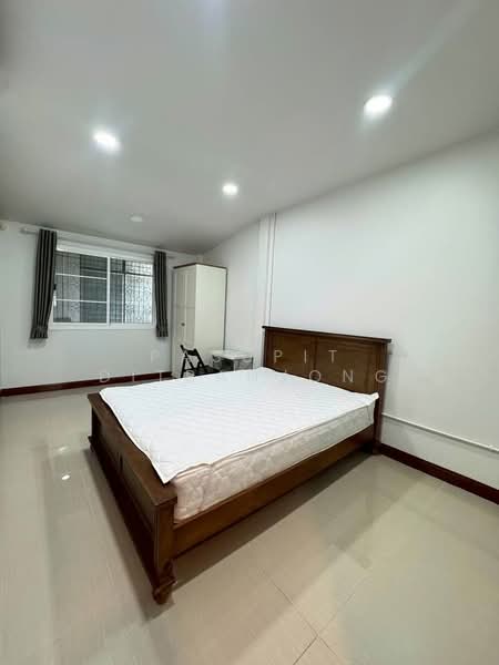 ทาวน์เฮ้าส์ 5-ห้องนอน, กรุงเทพ, ห้วยขวาง, ห้วยขวาง, กรุงเทพ, 232 ตร.ม., ทาวน์เฮ้าส์ ให้เช่า, โดย Pasupit Ditbanjong, 500300007 - DDproperty.com