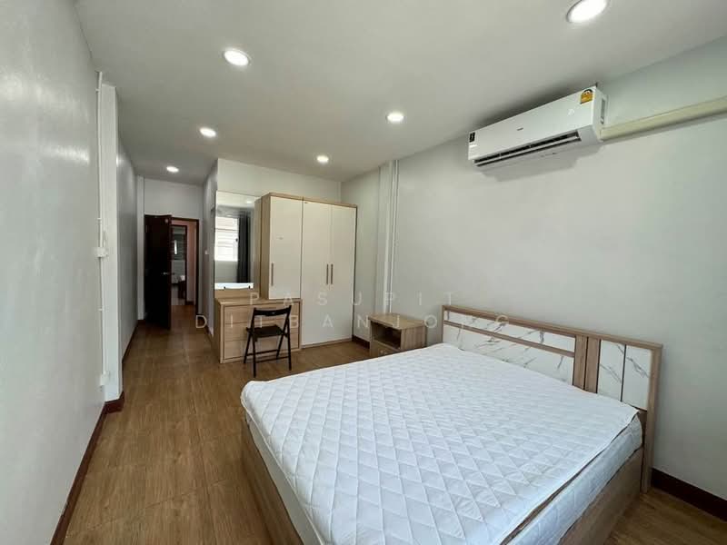 ทาวน์เฮ้าส์ 5-ห้องนอน, กรุงเทพ, ห้วยขวาง, ห้วยขวาง, กรุงเทพ, 232 ตร.ม., ทาวน์เฮ้าส์ ให้เช่า, โดย Pasupit Ditbanjong, 500300007 - DDproperty.com