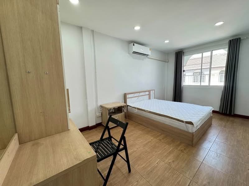 ทาวน์เฮ้าส์ 5-ห้องนอน, กรุงเทพ, ห้วยขวาง, ห้วยขวาง, กรุงเทพ, 232 ตร.ม., ทาวน์เฮ้าส์ ให้เช่า, โดย Pasupit Ditbanjong, 500300007 - DDproperty.com
