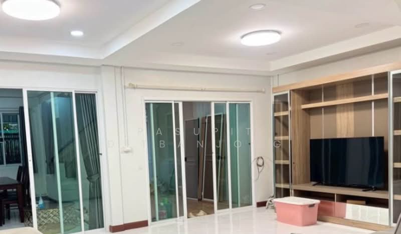 5-BR Townhouse, Bangkok, Huai Khwang, Huai Khwang, Bangkok, 5 Bedrooms, 232 sqm, Townhouse For Rent, by Pasupit Ditbanjong, 500300007 - DDproperty.com