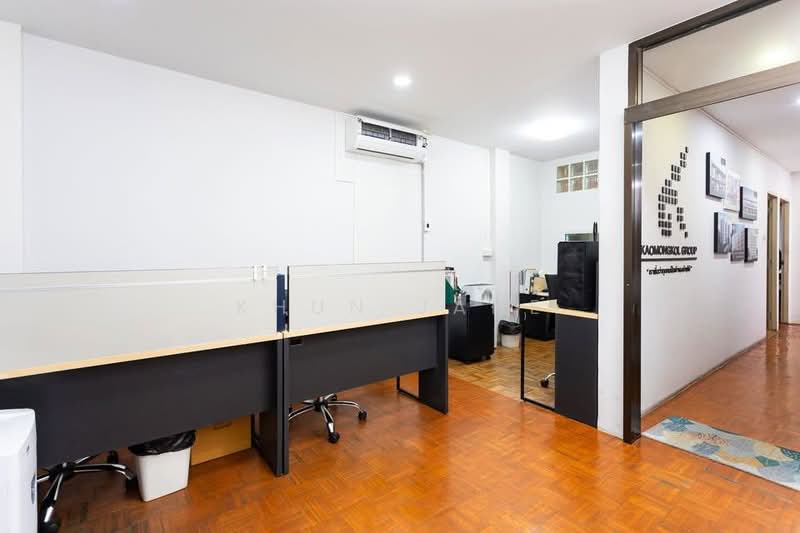Commercial Building for Rent Near MRT Ladprao – 400 m (SPSJP339), Bangkok, ลาดพร้าว, Jom Phon, Chatuchak, Bangkok, , 680 sqm, Shophouse For Rent, by Khun Jane, 500300033 - DDproperty.com