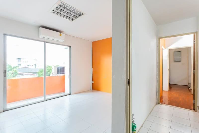 อาคารพาณิชย์ ให้เช่า ใกล้สถานีรถไฟใต้ดิน 400ม MRT ลาดพร้าว (SPSJP339), กรุงเทพ, ลาดพร้าว, จอมพล, จตุจักร, กรุงเทพ, 680 ตร.ม., ตึกแถว-อาคารพาณิชย์ ให้เช่า, โดย Khun Jane, 500300033 - DDproperty.com
