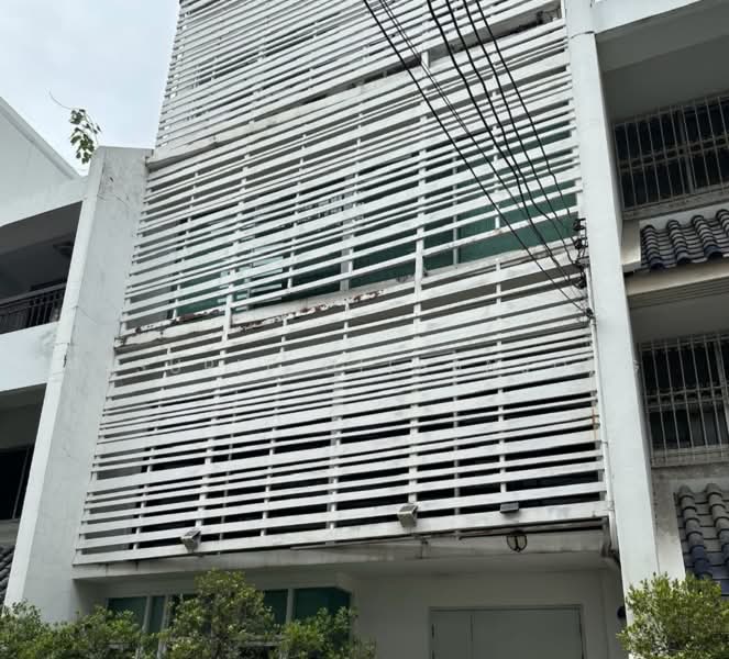 3-BR Townhouse, Bangkok, Lumphini, Pathum Wan, Bangkok, 3 Bedrooms, 325 sqm, Townhouse For Rent, by Pasupit Ditbanjong, 500300107 - DDproperty.com