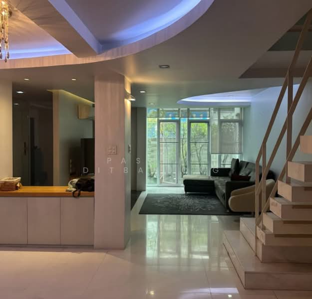 3-BR Townhouse, Bangkok, Lumphini, Pathum Wan, Bangkok, 3 Bedrooms, 325 sqm, Townhouse For Rent, by Pasupit Ditbanjong, 500300107 - DDproperty.com