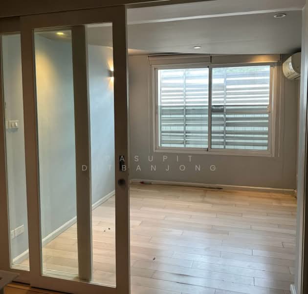 3-BR Townhouse, Bangkok, Lumphini, Pathum Wan, Bangkok, 3 Bedrooms, 325 sqm, Townhouse For Rent, by Pasupit Ditbanjong, 500300107 - DDproperty.com