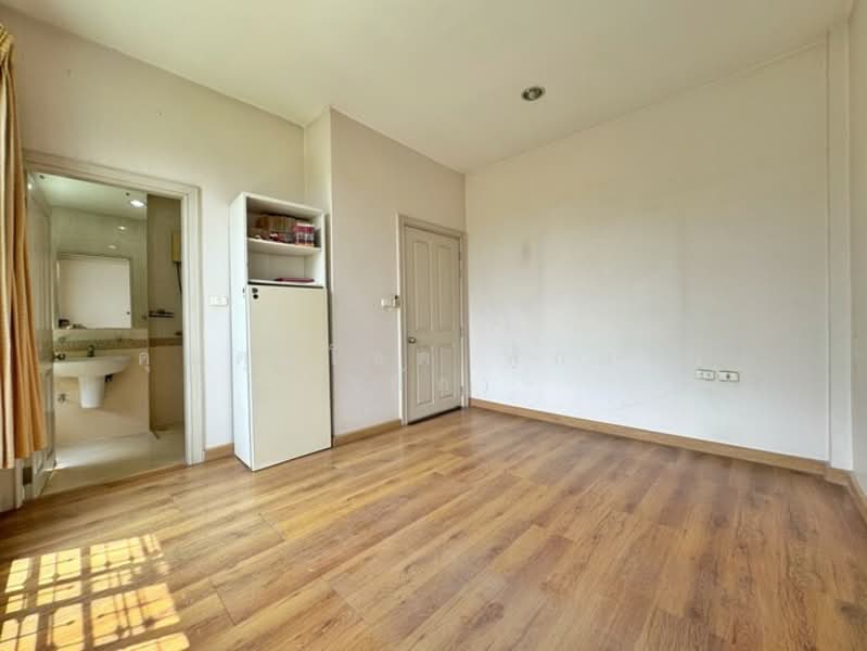 Baan Klang Muang Monte-Carlo : บ้านกลางเมือง มอนติ-คาร์โล, กรุงเทพ, ถนน หมู่บ้านกลางเมืองมอลติ-คาโล รัชวิภา, ลาดยาว, จตุจักร, กรุงเทพ, 180 ตร.ม., ทาวน์เฮ้าส์ ขาย, โดย คุณศุภโชค ฟักแก้ว (บิ๊ก), 500300121 - DDproperty.com