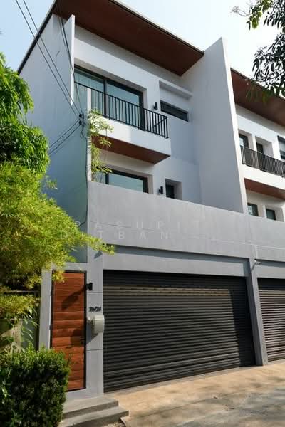 3-BR House, Bangkok, Khlong Tan Nua, Watthana, Bangkok, 3 Bedrooms, 220 sqm, Single Detached House For Rent, by Pasupit Ditbanjong, 500300155 - DDproperty.com