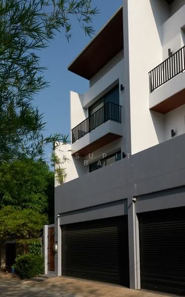 3-BR House, Bangkok, Khlong Tan Nua, Watthana, Bangkok, 3 Bedrooms, 220 sqm, Single Detached House For Rent, by Pasupit Ditbanjong, 500300155 - DDproperty.com