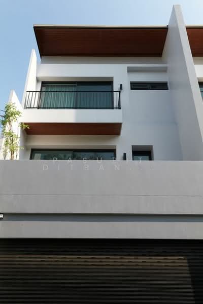 3-BR House, Bangkok, Khlong Tan Nua, Watthana, Bangkok, 3 Bedrooms, 220 sqm, Single Detached House For Rent, by Pasupit Ditbanjong, 500300155 - DDproperty.com