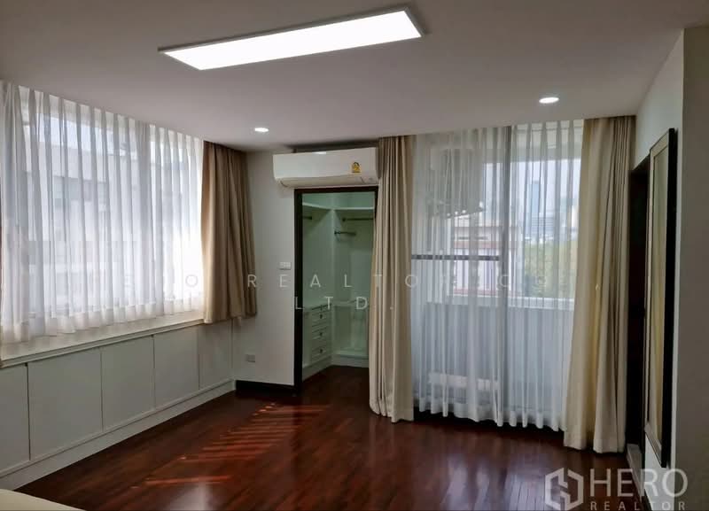 Sukhumvit Casa, Bangkok, Soi Sukhumvit 10, Khlong Toei, Bangkok, 3 Bedrooms, 212 sqm, Condo For Rent, by Hero Realtor Co., Ltd., 500300202 - DDproperty.com