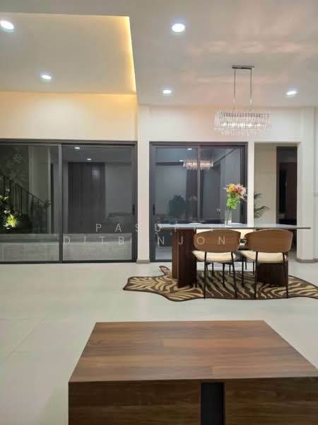 3-BR House, Bangkok, Bang Chak, Phra Khanong, Bangkok, 3 Bedrooms, 250 sqm, Single Detached House For Rent, by Pasupit Ditbanjong, 500300236 - DDproperty.com