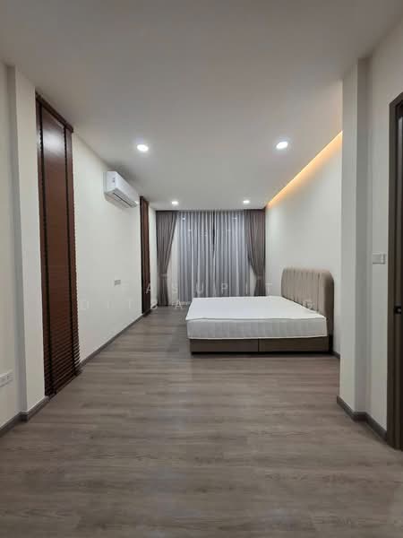 3-BR House, Bangkok, Bang Chak, Phra Khanong, Bangkok, 3 Bedrooms, 250 sqm, Single Detached House For Rent, by Pasupit Ditbanjong, 500300236 - DDproperty.com