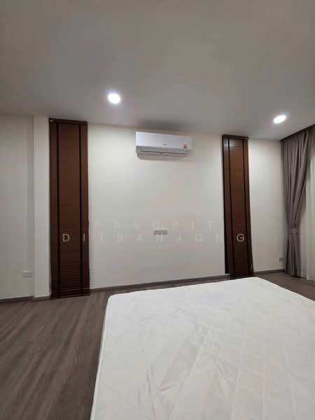 3-BR House, Bangkok, Bang Chak, Phra Khanong, Bangkok, 3 Bedrooms, 250 sqm, Single Detached House For Rent, by Pasupit Ditbanjong, 500300236 - DDproperty.com