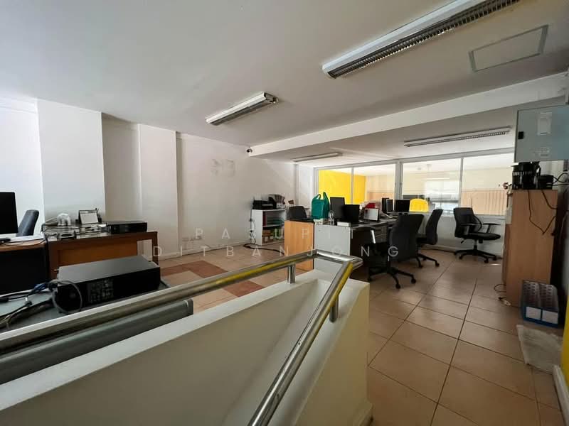 8-BR Townhouse, Bangkok, Khlong Ton Sai, Khlong San, Bangkok, 8 Bedrooms, 320 sqm, Townhouse For Rent, by Pasupit Ditbanjong, 500300311 - DDproperty.com