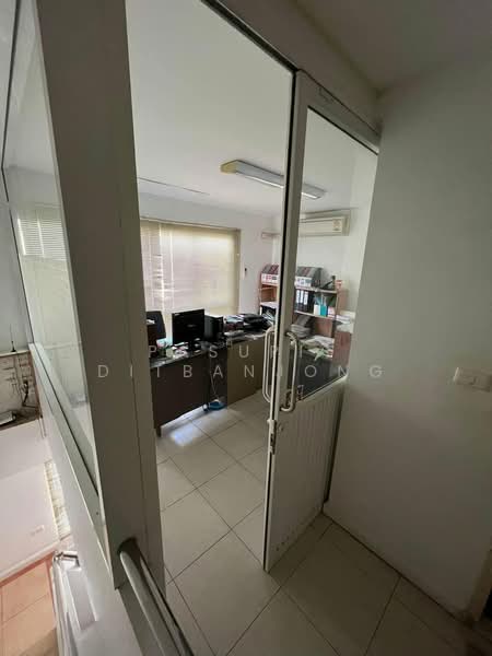 8-BR Townhouse, Bangkok, Khlong Ton Sai, Khlong San, Bangkok, 8 Bedrooms, 320 sqm, Townhouse For Rent, by Pasupit Ditbanjong, 500300311 - DDproperty.com