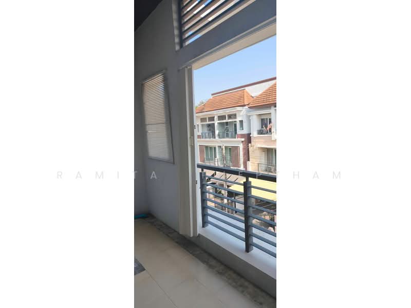 Baan Klang Muang Urbanion Rama 9-Ladprao : บ้านกลางเมือง เออร์บาเนี่ยน พระราม 9-ลาดพร้าว, กรุงเทพ, ซอยลาดพร้าว 84 ถนนลาดพร้าว, วังทองหลาง, กรุงเทพ, 240 ตร.ม., ทาวน์เฮ้าส์ ให้เช่า, โดย Ramita  Theptham, 500300324 - DDproperty.com