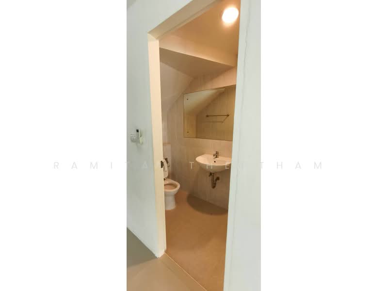 Baan Klang Muang Urbanion Rama 9-Ladprao, Bangkok, Soi Ladprao 84, Ladprao Road, Wang Thonglang, Bangkok, 3 Bedrooms, 240 sqm, Townhouse For Rent, by Ramita  Theptham, 500300324 - DDproperty.com