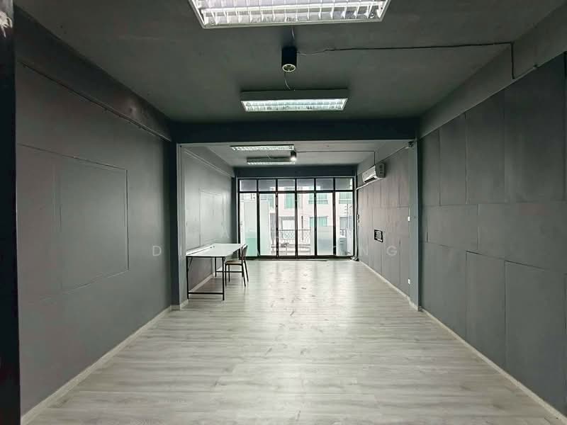 5-BR Townhouse, Bangkok, Silom, Bang Rak, Bangkok, 5 Bedrooms, 300 sqm, Townhouse For Rent, by Pasupit Ditbanjong, 500300325 - DDproperty.com