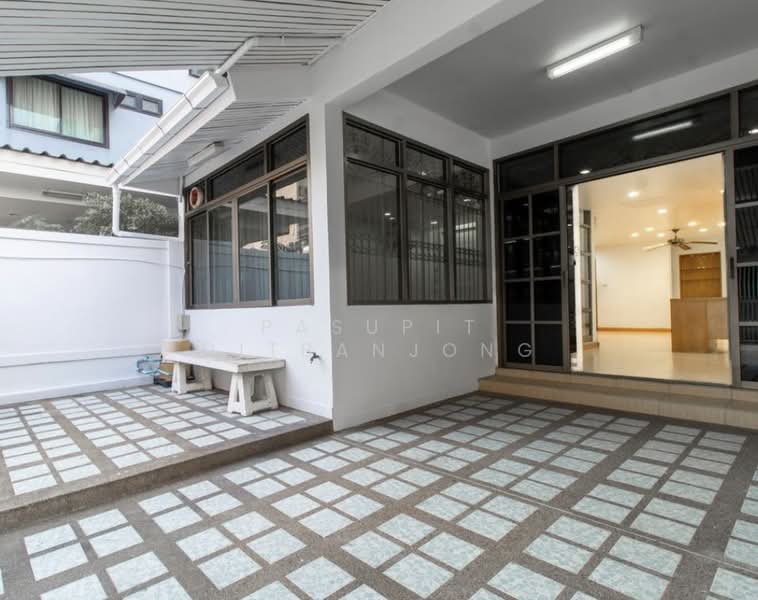 ทาวน์เฮ้าส์ 4-ห้องนอน, กรุงเทพ, ทุ่งมหาเมฆ, สาทร, กรุงเทพ, 250 ตร.ม., ทาวน์เฮ้าส์ ขาย, โดย Pasupit Ditbanjong, 500300353 - DDproperty.com