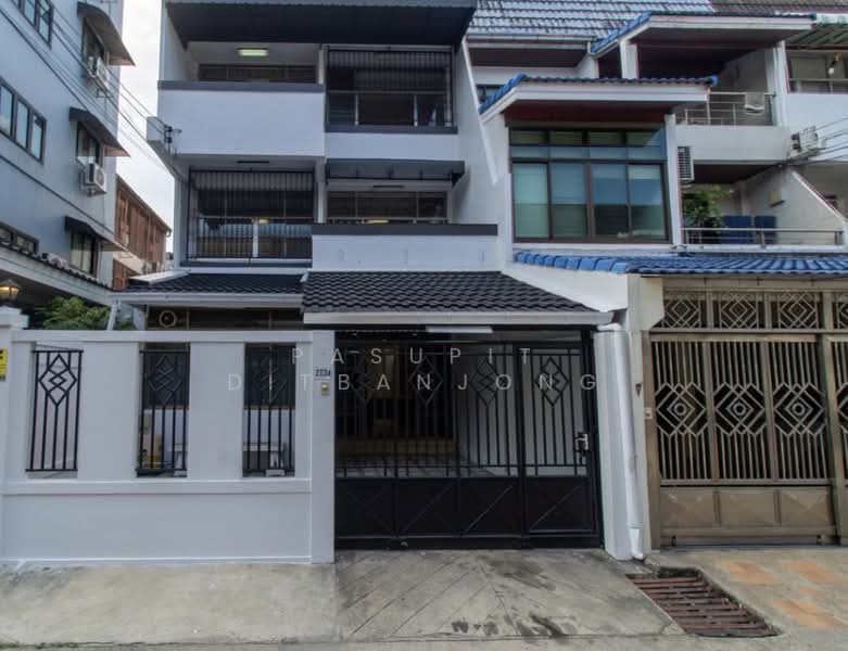 ทาวน์เฮ้าส์ 4-ห้องนอน, กรุงเทพ, ทุ่งมหาเมฆ, สาทร, กรุงเทพ, 250 ตร.ม., ทาวน์เฮ้าส์ ขาย, โดย Pasupit Ditbanjong, 500300353 - DDproperty.com