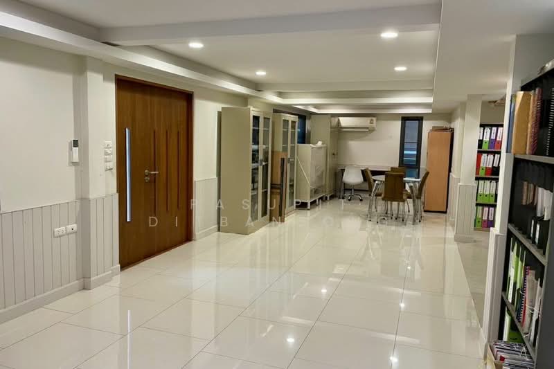 undefined, Bangkok, Khlong Tan Nua, Watthana, Bangkok, 2 Bedrooms, 300 sqm, Single Detached House For Rent, by Pasupit Ditbanjong, 500300369 - DDproperty.com