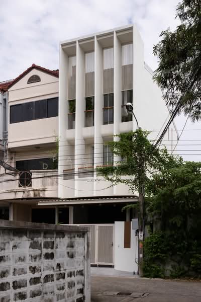 2-BR Townhouse, Bangkok, Bang Chak, Phra Khanong, Bangkok, 2 Bedrooms, 177 sqm, Townhouse For Sale, by Pasupit Ditbanjong, 500300377 - DDproperty.com