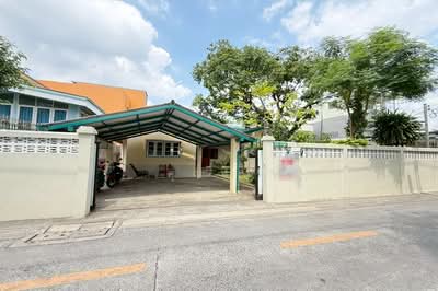 ขาย - ขายบ้านเดี่ยวชั้นเดียว สุขุมวิท 56 ใกล้ BTS ใกล้ทางด่วน บ้านน่าอยู่ พร้อมสวนหน้าบ้าน, กรุงเทพ