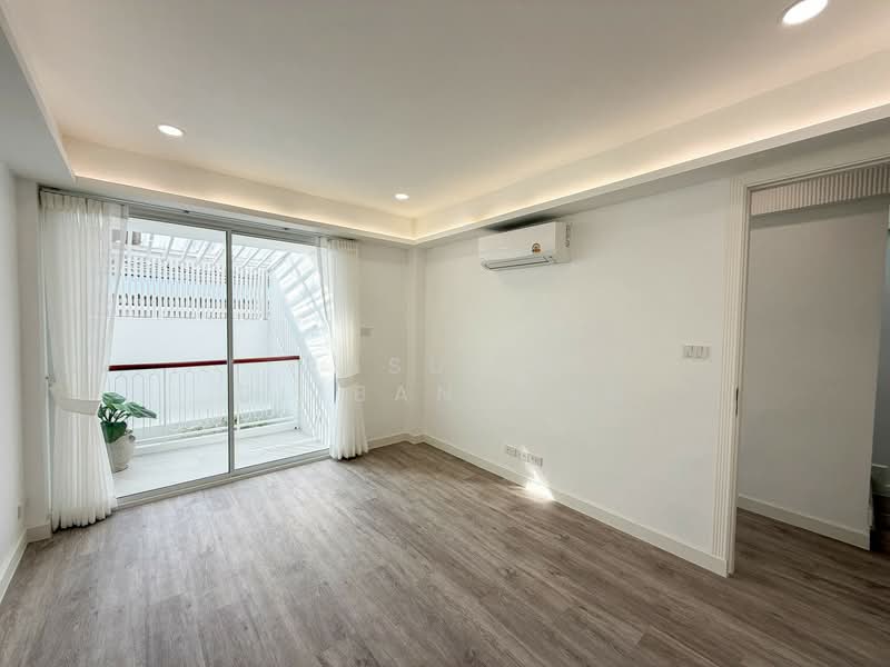 4-BR Townhouse, Bangkok, Khlong Tan Nua, Watthana, Bangkok, 4 Bedrooms, 250 sqm, Townhouse For Sale, by Pasupit Ditbanjong, 500300408 - DDproperty.com
