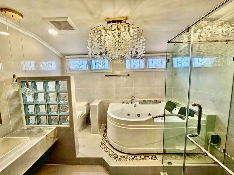 4-BR House, Bangkok, Phra Kanong, Khlong Toei, Bangkok, 4 Bedrooms, 280 sqm, Single Detached House For Rent, by Pasupit Ditbanjong, 500300422 - DDproperty.com