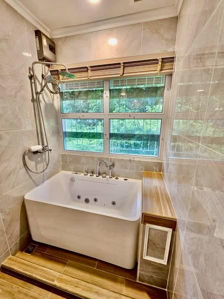 4-BR House, Bangkok, Phra Kanong, Khlong Toei, Bangkok, 4 Bedrooms, 280 sqm, Single Detached House For Sale, by Pasupit Ditbanjong, 500300426 - DDproperty.com