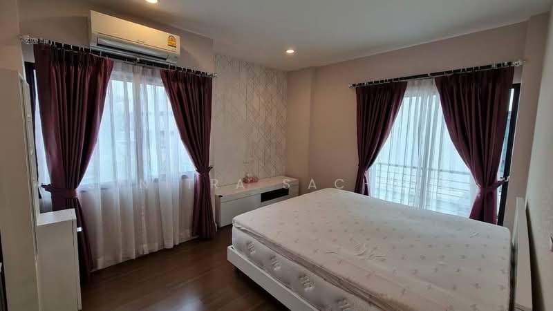 บ้านเดี่ยว 3 ชั้น โครงการลุมพินี สวนหลวง ร.9, Bangkok, Prawet, Bangkok, 5 Bedrooms, 400 sqm, Single Detached House For Rent, by Sunitra Sachdev, 500300429 - DDproperty.com