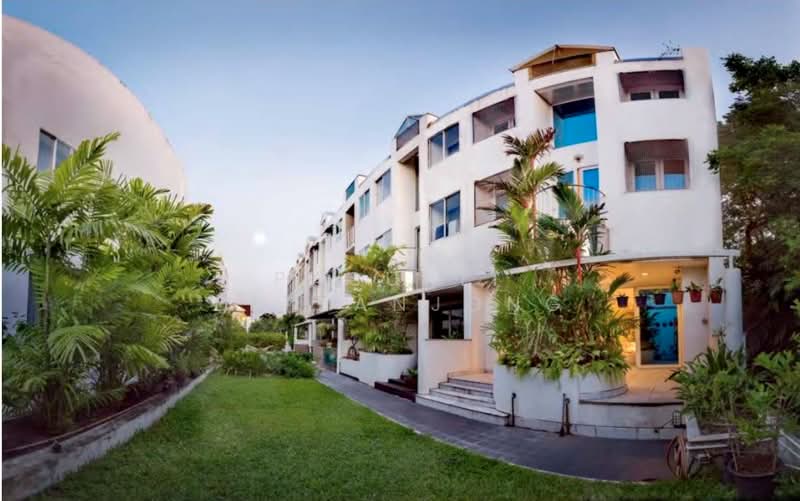 3-BR Townhouse, Bangkok, Bang Kapi, Huai Khwang, Bangkok, 3 Bedrooms, 450 sqm, Townhouse For Sale, by Pasupit Ditbanjong, 500300463 - DDproperty.com