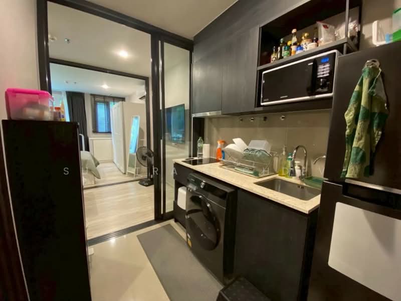 XT Huaikhwang, Bangkok, 244 Ratchadaphisek Road, Huai Khwang, Bangkok, 1 Bedroom, 30 sqm, Condo For Rent, by Sunitra Sachdev, 500300465 - DDproperty.com