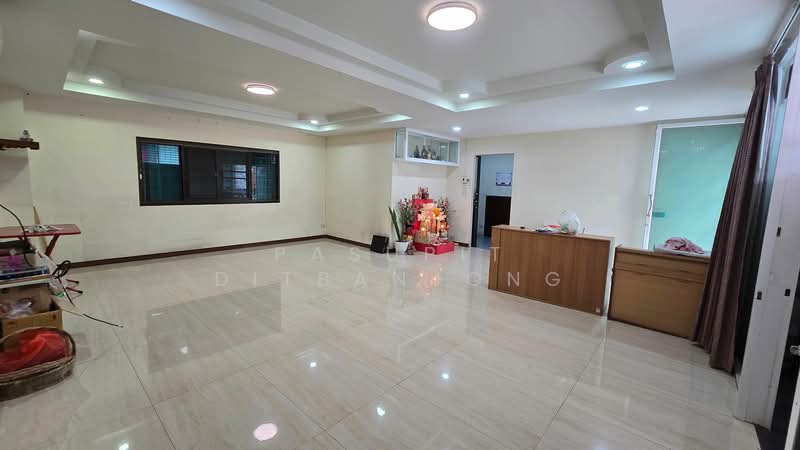 undefined, Bangkok, Huai Khwang, Bangkok, 4 Bedrooms, 660 sqm, Villa For Rent, by Pasupit Ditbanjong, 500300468 - DDproperty.com