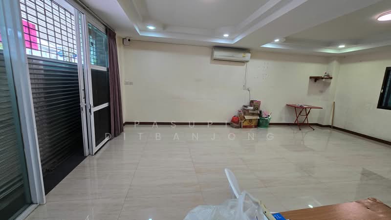 undefined, Bangkok, Huai Khwang, Bangkok, 4 Bedrooms, 660 sqm, Villa For Rent, by Pasupit Ditbanjong, 500300468 - DDproperty.com