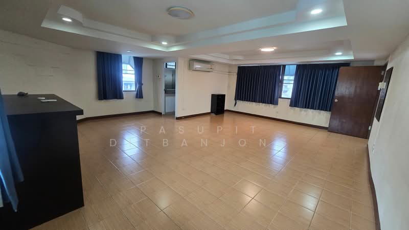 undefined, Bangkok, Huai Khwang, Bangkok, 4 Bedrooms, 660 sqm, Villa For Rent, by Pasupit Ditbanjong, 500300468 - DDproperty.com
