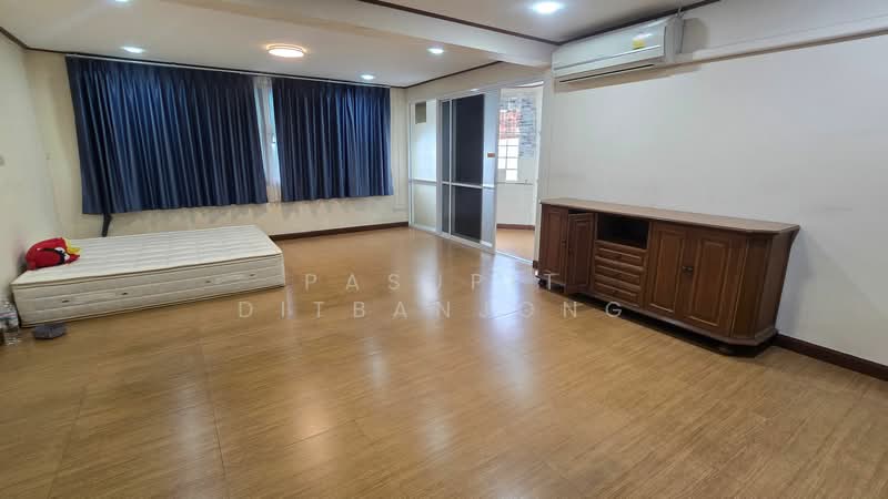 undefined, Bangkok, Huai Khwang, Bangkok, 4 Bedrooms, 660 sqm, Villa For Rent, by Pasupit Ditbanjong, 500300468 - DDproperty.com