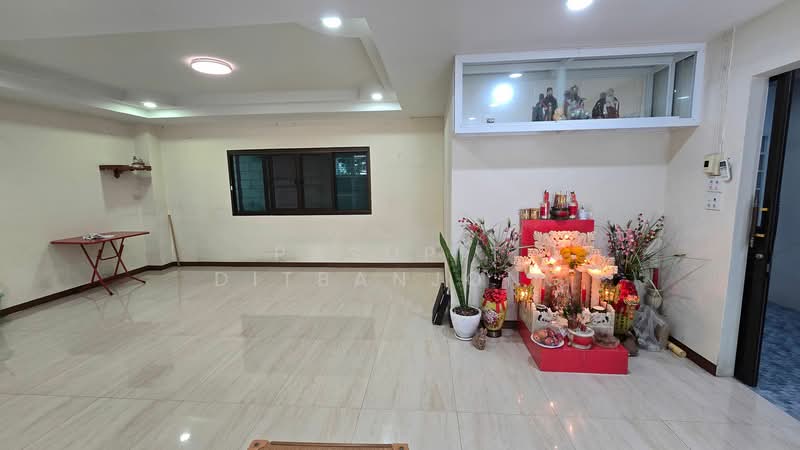 undefined, Bangkok, Huai Khwang, Bangkok, 4 Bedrooms, 660 sqm, Villa For Rent, by Pasupit Ditbanjong, 500300468 - DDproperty.com