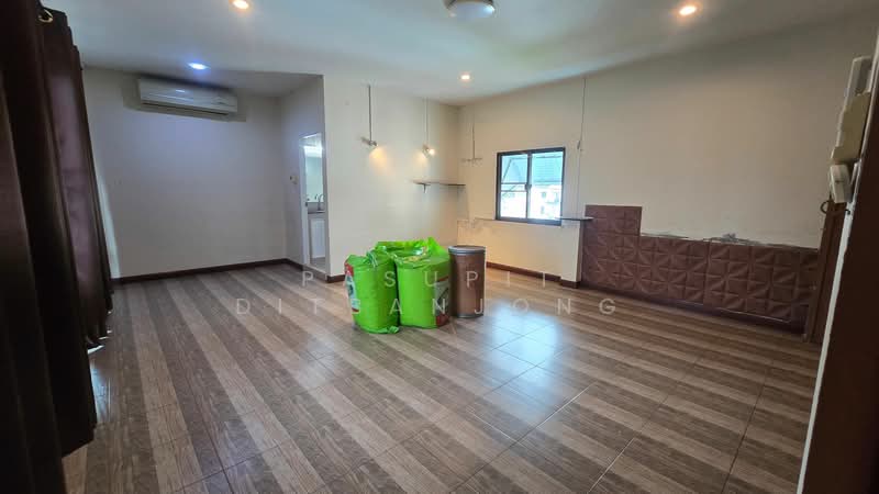 undefined, Bangkok, Huai Khwang, Bangkok, 4 Bedrooms, 660 sqm, Villa For Rent, by Pasupit Ditbanjong, 500300468 - DDproperty.com