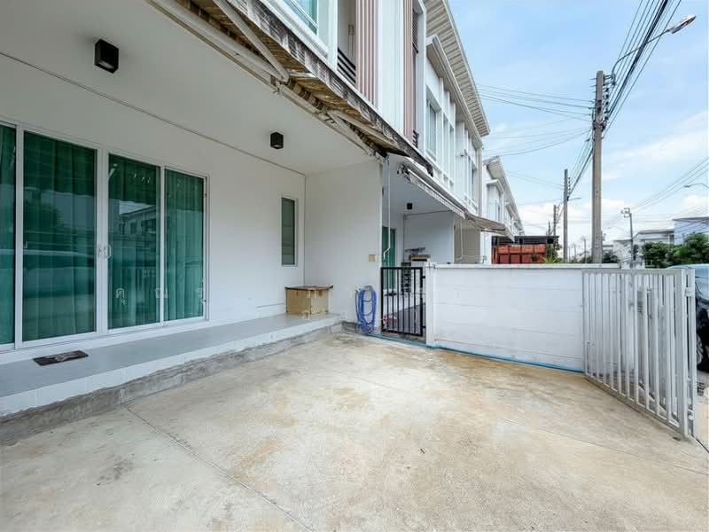 Baan Klang Muang Kaset-Nawamin, Bangkok, Soi Nawamin 70 Yeak 11-2, Khlong Kum, Bueng Kum, Bangkok, 3 Bedrooms, 162 sqm, Townhouse For Sale, by คุณรุ่งนภา ศาสนะ (ออย), 500300496 - DDproperty.com