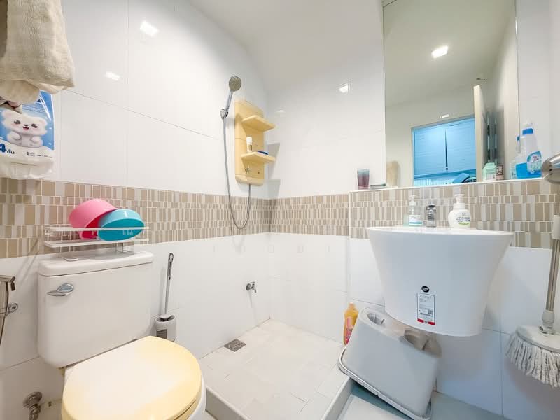 Baan Klang Muang Kaset-Nawamin, Bangkok, Soi Nawamin 70 Yeak 11-2, Khlong Kum, Bueng Kum, Bangkok, 3 Bedrooms, 162 sqm, Townhouse For Sale, by คุณรุ่งนภา ศาสนะ (ออย), 500300496 - DDproperty.com