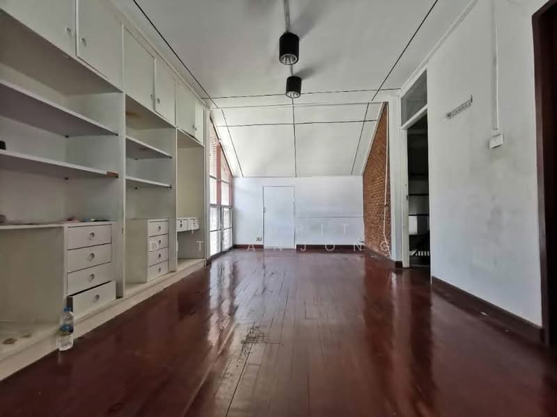 undefined, Bangkok, Samsen Nok, Huai Khwang, Bangkok, 3 Bedrooms, 300 sqm, Single Detached House For Rent, by Pasupit Ditbanjong, 500300508 - DDproperty.com
