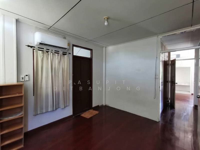 undefined, Bangkok, Samsen Nok, Huai Khwang, Bangkok, 3 Bedrooms, 300 sqm, Single Detached House For Rent, by Pasupit Ditbanjong, 500300508 - DDproperty.com