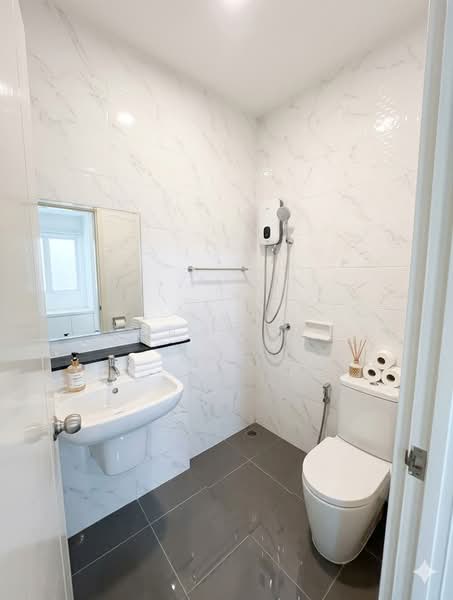 [ขายด่วน!] ทาวน์โฮมหลังมุม ใกล้ทางด่วนบางพูนเพียง, Pathum Thani, Suan Pring Thai, Muang Pathum Thani, Pathum Thani, 3 Bedrooms, 115 sqm, Townhouse For Sale, by เรียลตี้ วัน, 500300611 - DDproperty.com