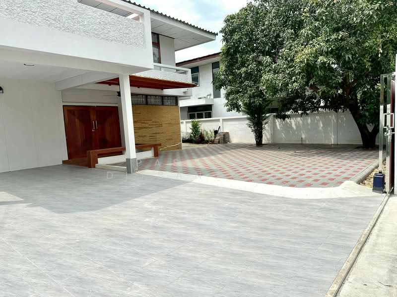 4-BR House, Bangkok, Bang Chak, Phra Khanong, Bangkok, 4 Bedrooms, 220 sqm, Single Detached House For Rent, by Pasupit Ditbanjong, 500300612 - DDproperty.com